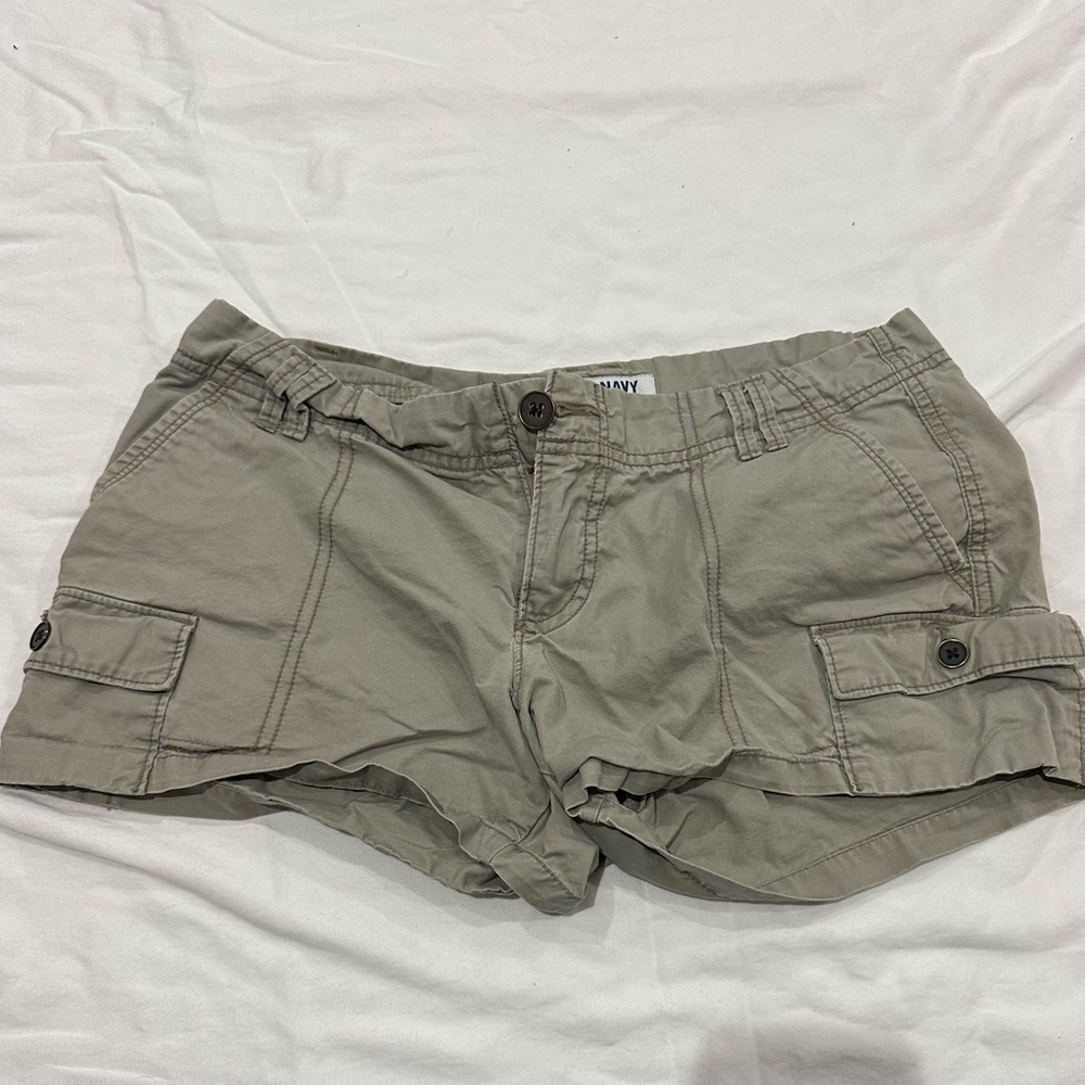 Old Navy Women's Cargo Shorts in Tan